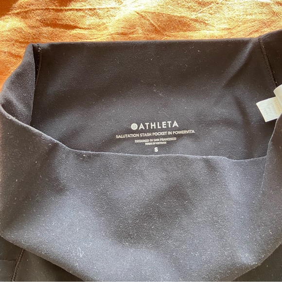 Athleta Salutation Stash Pocket in Powervita high rise capri - Picture 4 of 4